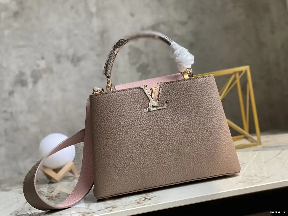 WIS VUITTON LOUIS CAPUCINES BB 0530